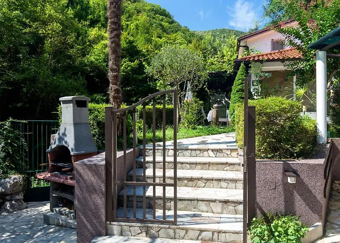 Oscha By Interhome Lovran