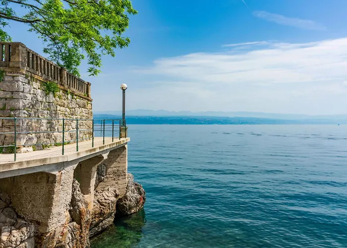 Oscha By Interhome Lovran